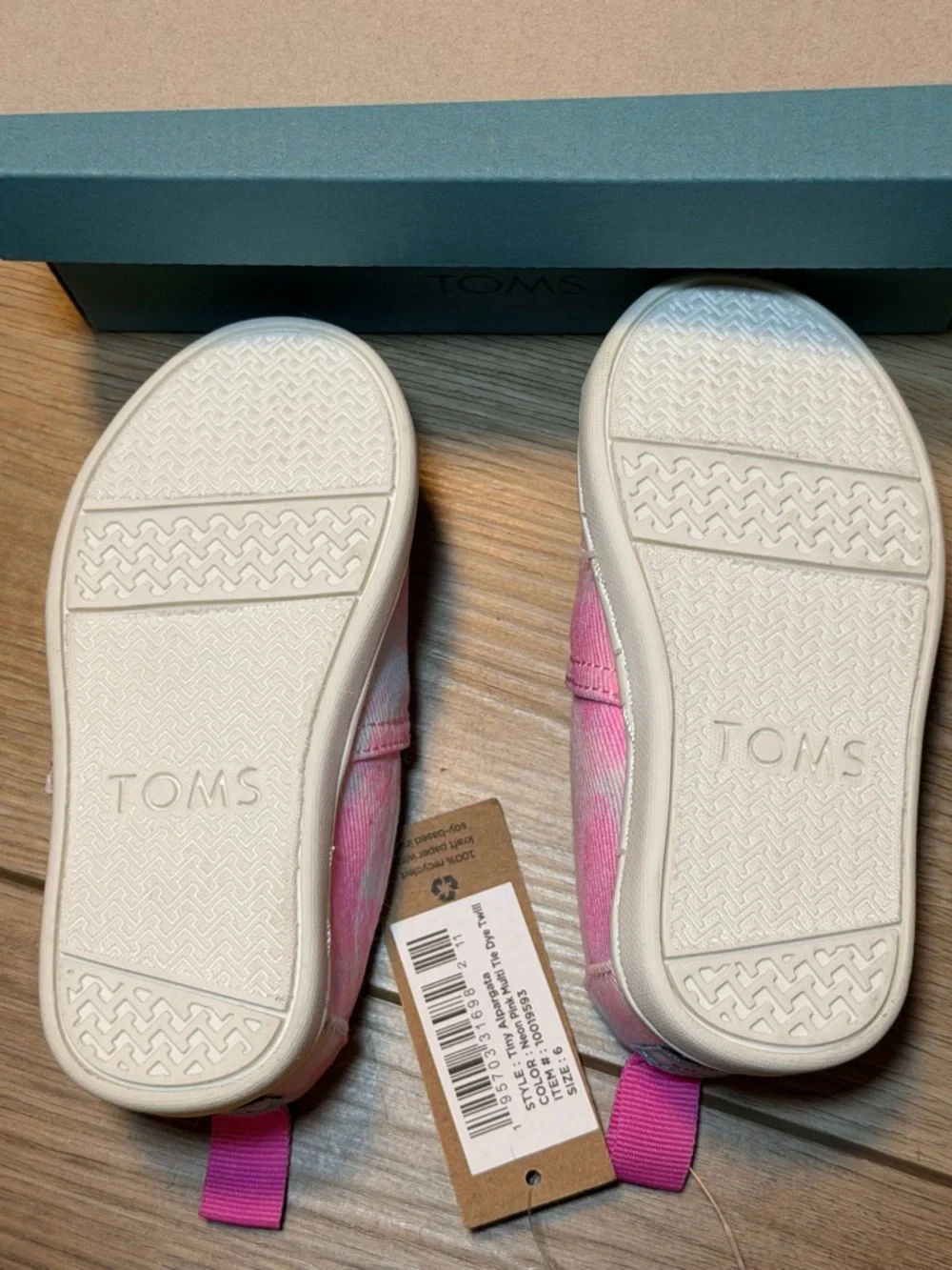 TOMS Tiny Canvas Slip-On Sneakers in Pink Tie-Dye size 6